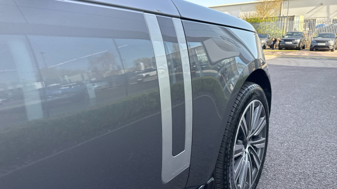 Land Rover Range Rover 3.0 D350 Autobiography 4dr Auto Diesel Estate - Image 24